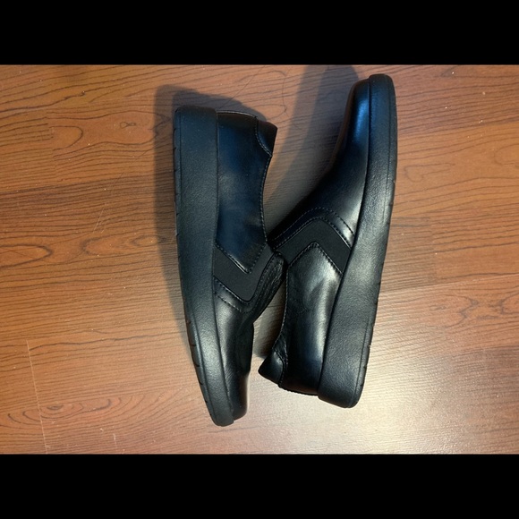 New Rockport slip on shoes - Picture 3 of 3